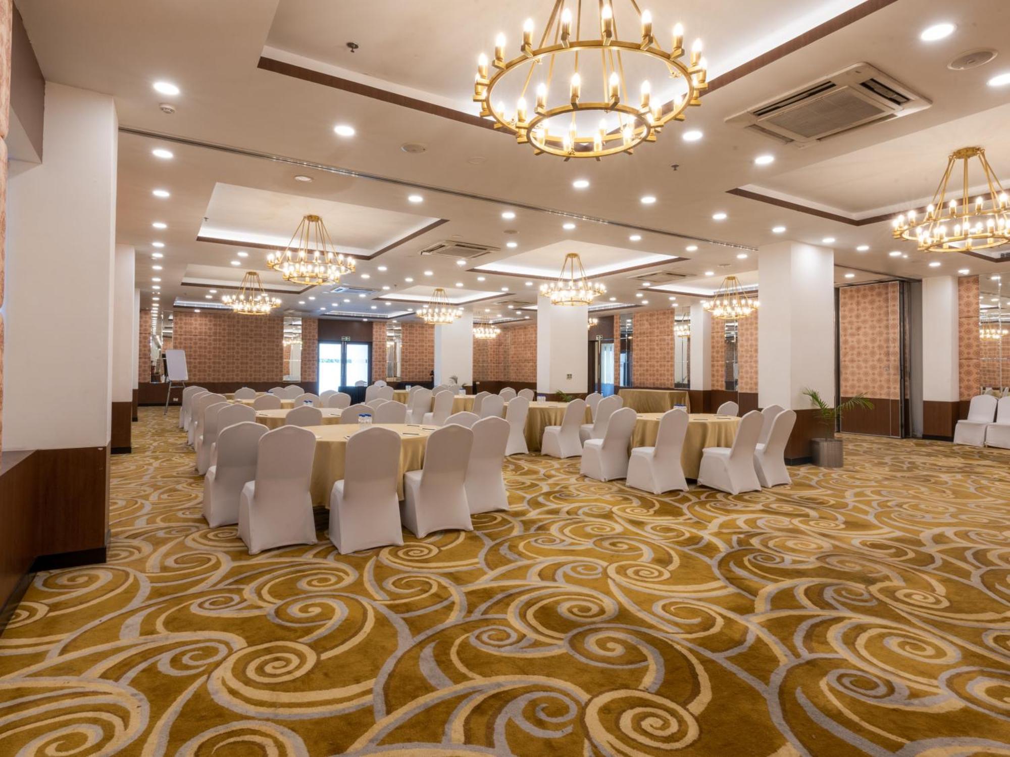 Sunday Hotel Chandigarh Zirakpur Exterior foto
